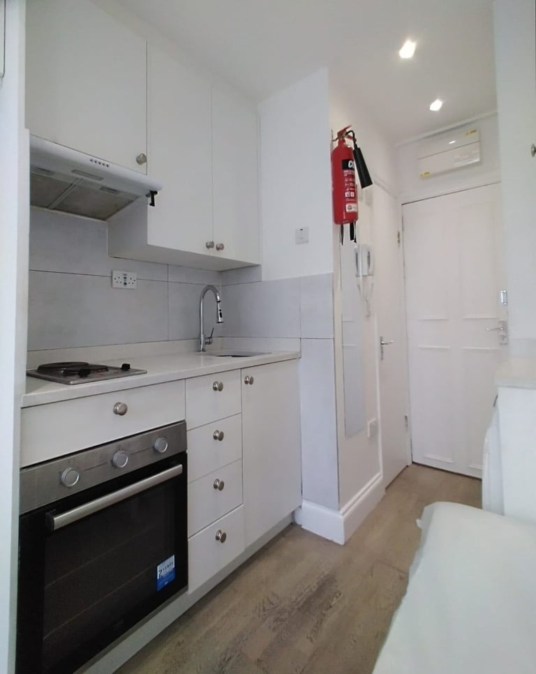 DSS SELF CONT GROUND FL FLAT NR BATTERSEA PK&CHEL BRIDGE EASY COMM KENSINGTON,CITY&WESTEND