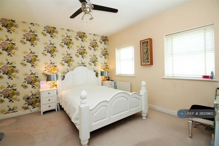 4 bedroom house in Park Cliff Road, Greenhithe, DA9 (4 bed) (#2651960)
