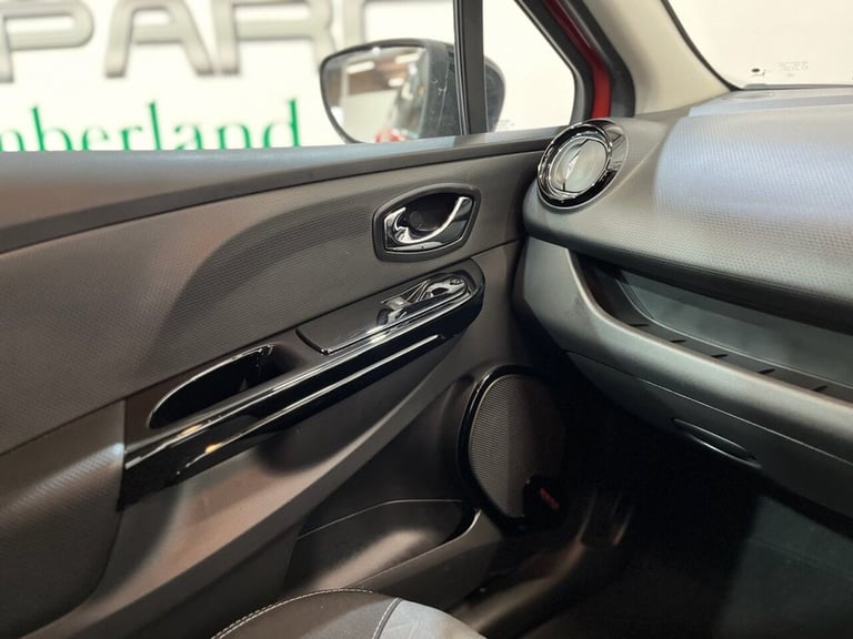 2014 Renault Clio 1.5 dCi Dynamique S MediaNav Hatchback 5dr Diesel Manual Euro 5 (s/s) (90 p Hat...