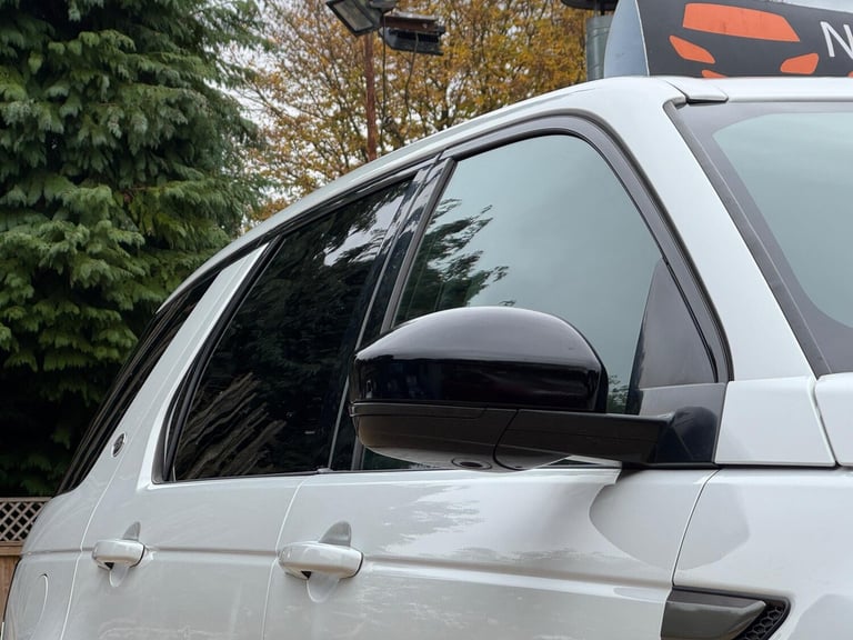 2017 Land Rover Discovery Sport 2.0 TD4 SE Tech 4WD Euro 6 (s/s) 5dr ESTATE Diesel Manual