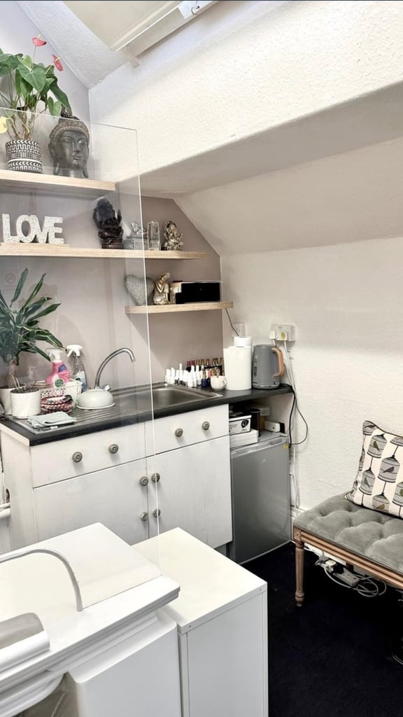 Beauty / Treatment room in Leeds City Centre 