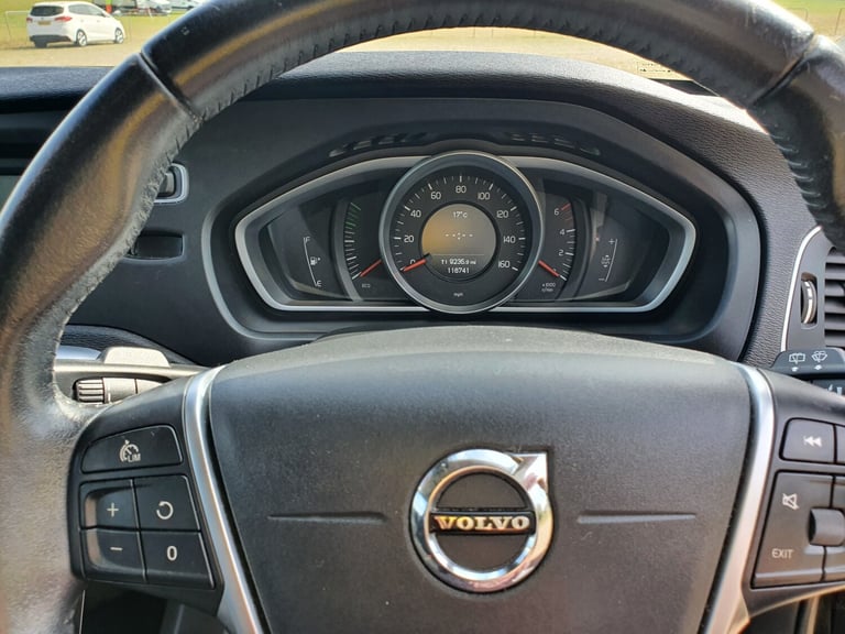 2017 Volvo V40 D2 [120] Momentum 5dr HATCHBACK Diesel Manual