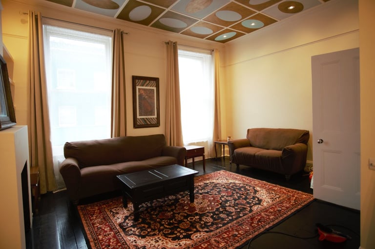Impressive 3-bedroom maisonette available to rent in Portobello Road, W11