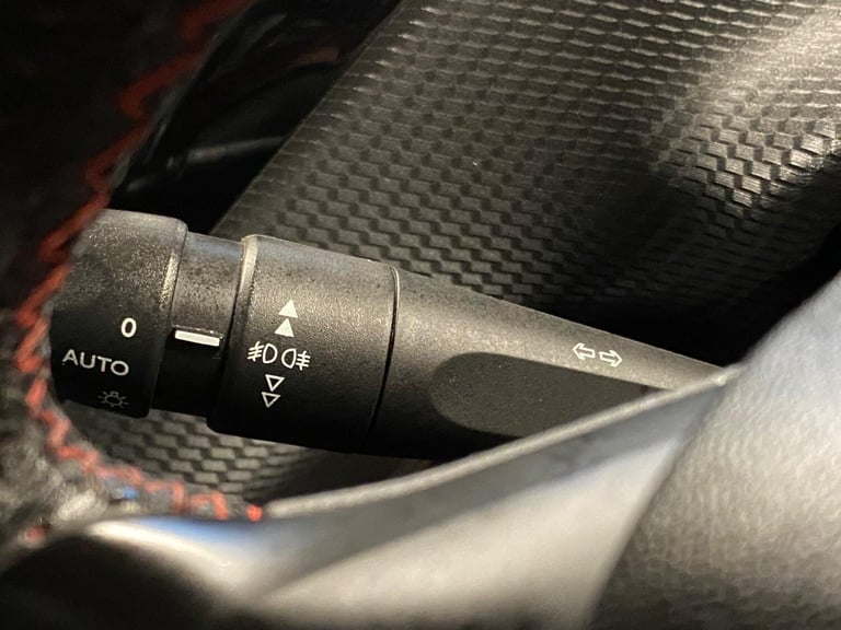 PEUGEOT 208 1.2 PureTech GT Line 2015