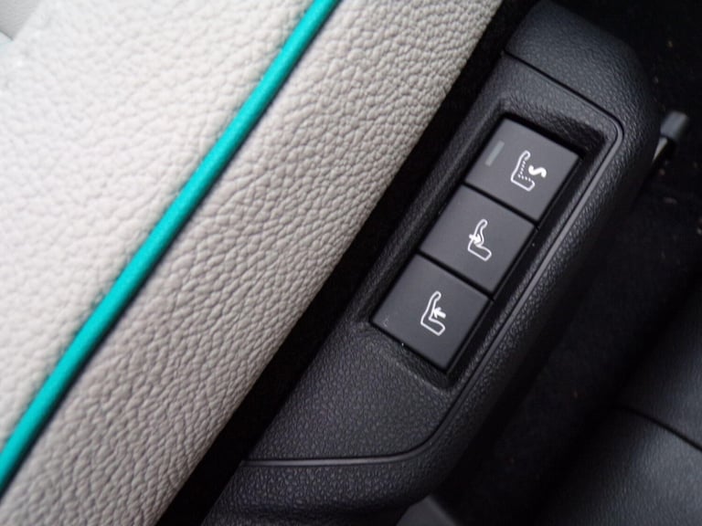 2025 Fiat 600 1.2 Hybrid 48V La Prima 5dr eDCT-6 HATCHBACK PETROL Automatic