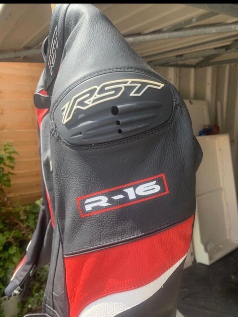 Rst r16 deals suit