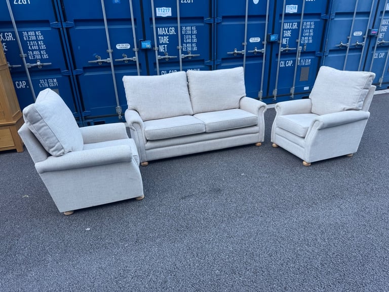Very good quality three piece Suite thorngateupholstery