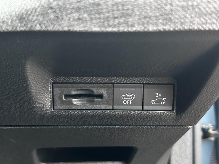 2025 Peugeot 5008 1.2 Hybrid Gt Suv 5dr Petrol Hybrid E Dsc6 Euro 6 (s/s) (136 Ps) HATCHBACK Petr...