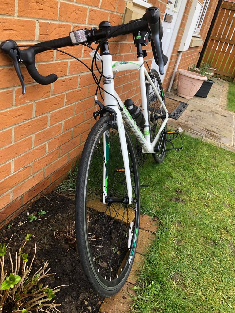 Carrera vanquish road bike Like NEW 700c white hybrid men’s man’s  bike large frame racing bike
