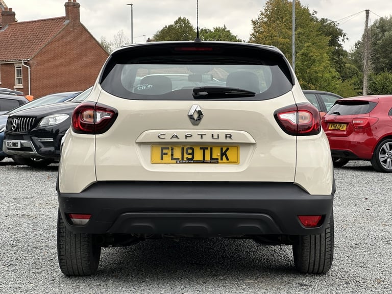 2019 Renault Captur 0.9 TCi Play Petrol Manual 5 Door Hatchback Cream