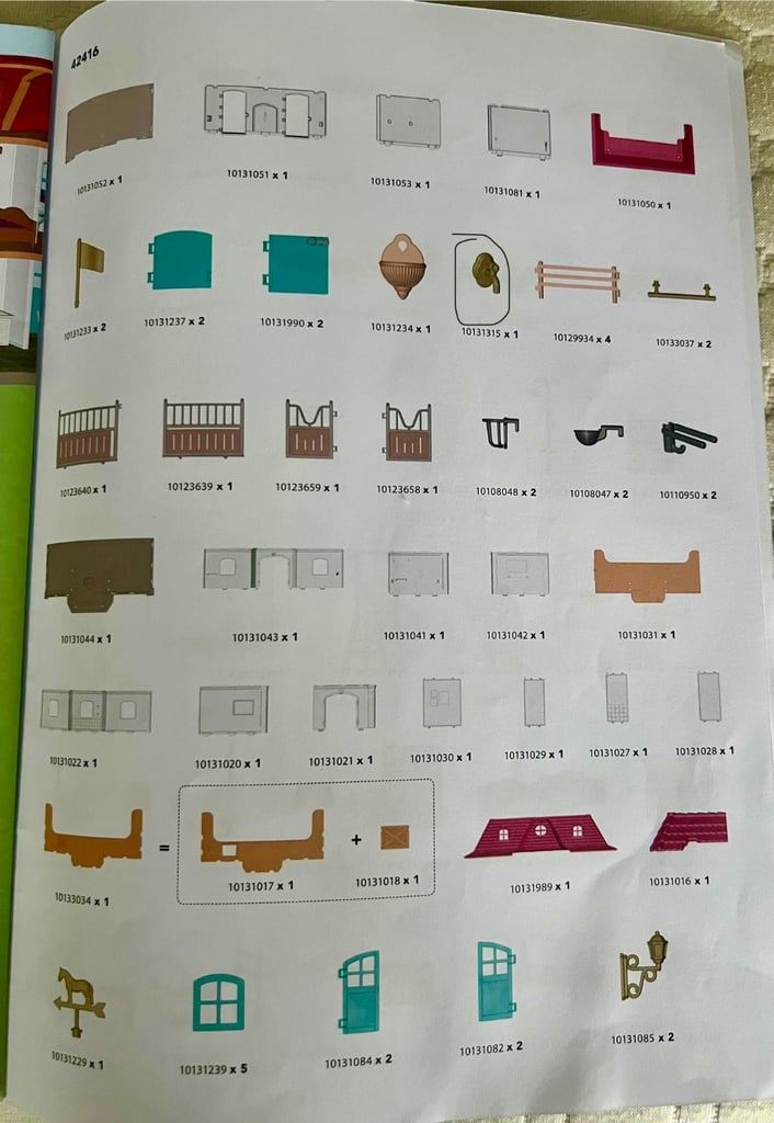 Schleich 42416 Horse Club house and stable aged 5-12 yrs