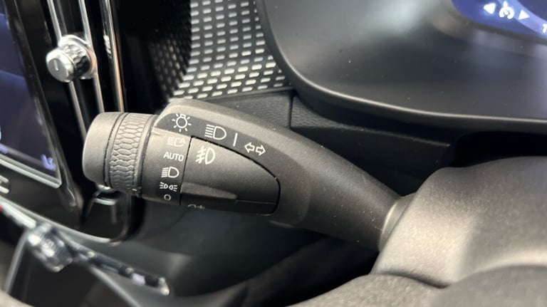 2021 Volvo XC40 R-Design, T3 automatic (Power Tailgate, Rear Park Assist) Estate Petrol Automatic
