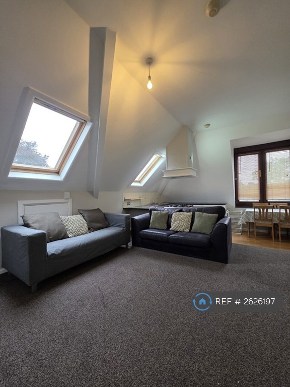 2 bedroom flat in Cyncoed Road, Cardiff, CF23 (2 bed) (#2626197)