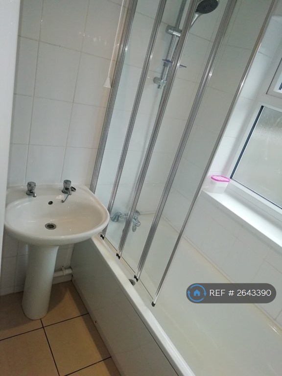 4 bedroom house in Lower City Road, Tividale, Oldbury, B69 (4 bed) (#2643390)