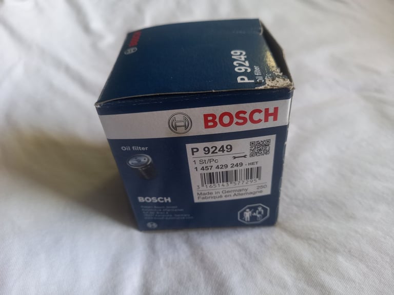 image for Bosch P9249 Oil Filter, Jaguar/Freelander 2, Ford 2.2D, Citroen/Peugeot 2.2D