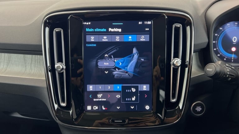 2024 Volvo XC40 Ultra, B3 Mild hybrid, Petrol, Bright (360 camera, Heated Windscreen) Estate Petr...
