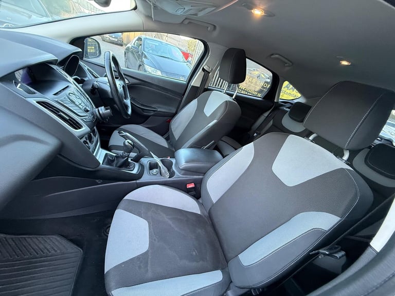 2011 Ford Focus 1.6 125 Zetec 5dr HATCHBACK PETROL Manual