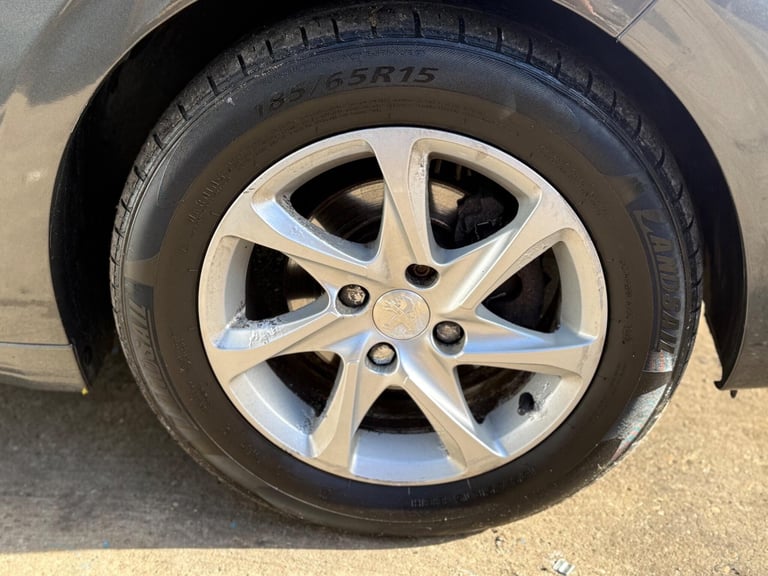 2015 Peugeot 208 1.2 VTi PureTech Active Euro 6 5dr HATCHBACK Petrol Manual