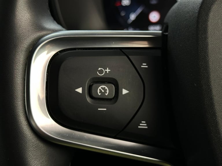  Volvo XC40 1.5h T4 Recharge 10.7kWh R-Design Auto Euro 6 (s/s) 5dr Petrol/Electric Hybrid Automatic