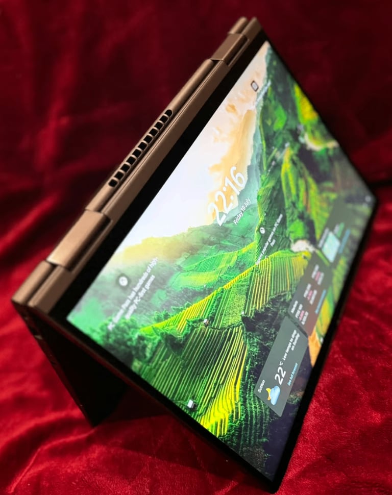 Lenovo laptop X1 Yoga Gen 6 *Touch Screen* i7-1165G7 16gb mem, 512GB HD