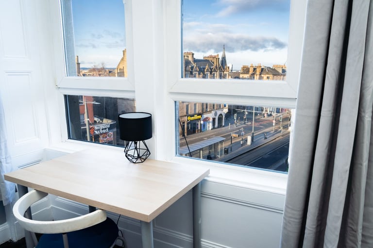 Fully Furnished  3 bed room in Leith EH6 £650-£700