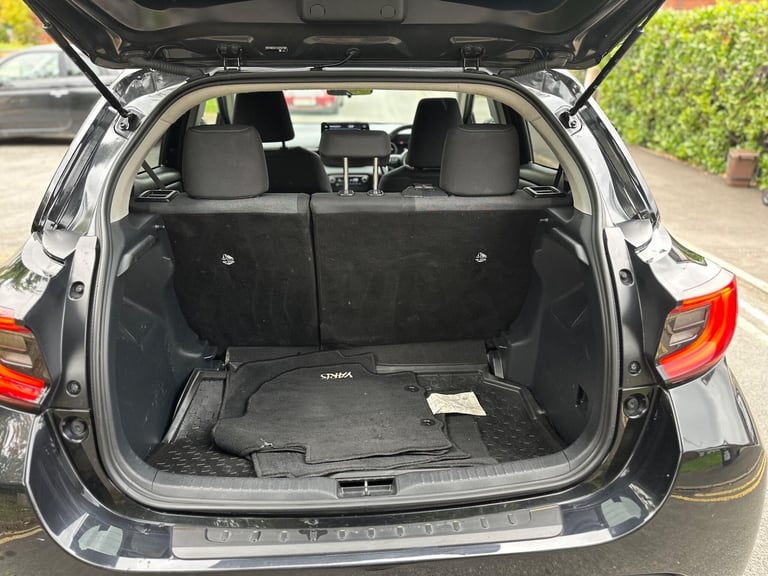 2021 Toyota Yaris 1.5 VVT-h Design E-CVT Euro 6 (s/s) 5dr HATCHBACK Petrol/Electric Hybrid Automatic