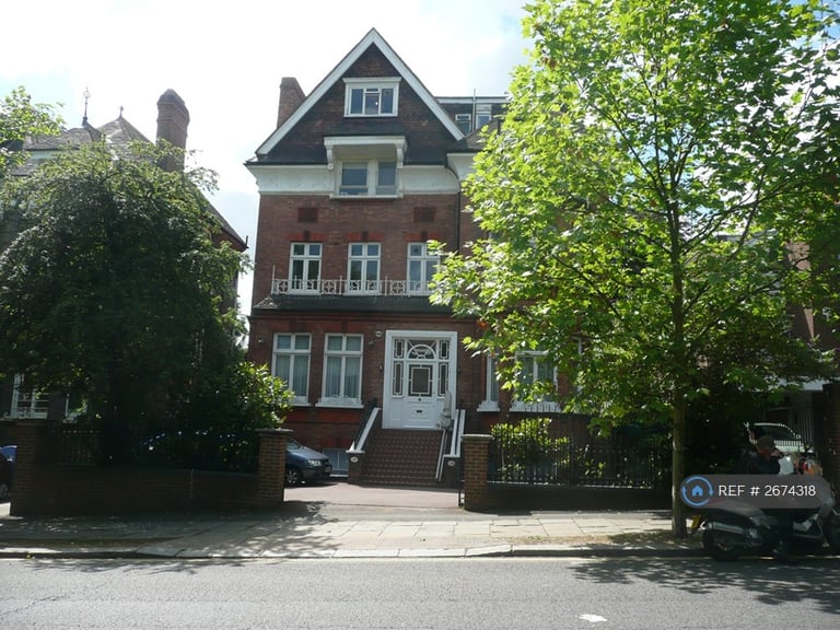 1 bedroom flat in Fitzjohns Ave, London, NW3 (1 bed) (#2674318)