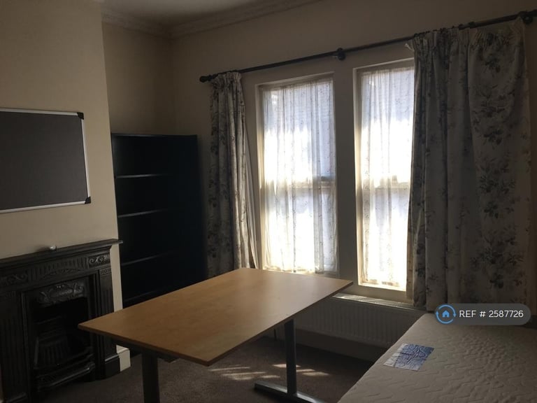 1 bedroom in Southampton Road, Northampton, NN4 (#2587726)