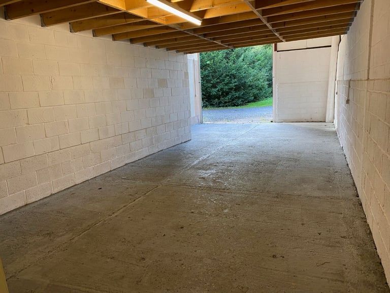 Unit / Workshop / Storage to rent Tunbridge Wells, Kent (2,500 sq ft)