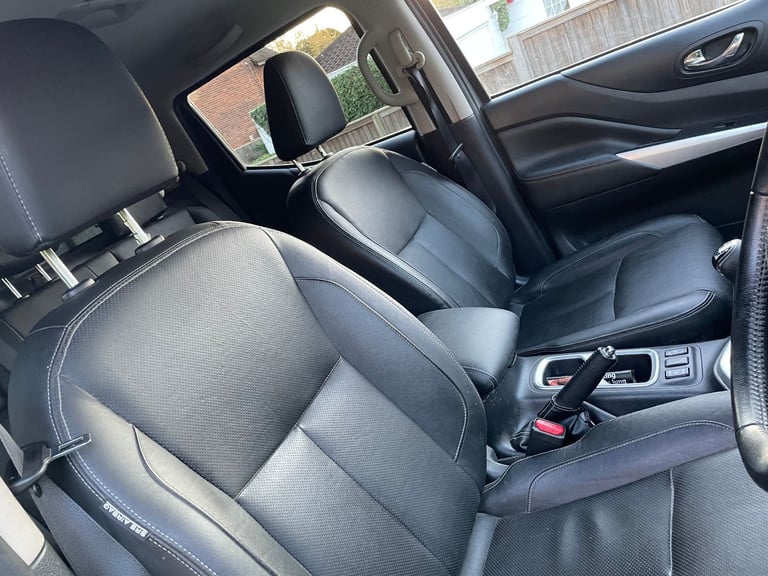 2020 nissan Navara 2.3 low miles
