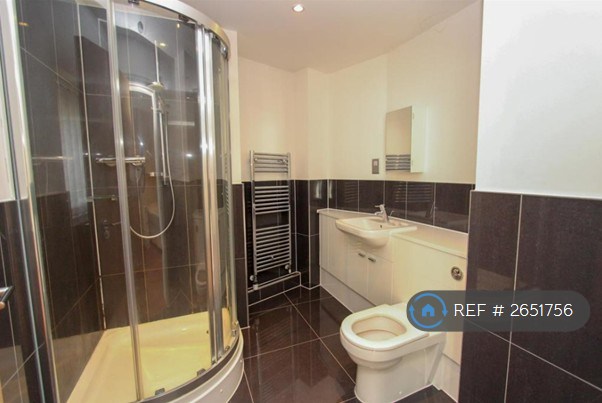 2 bedroom flat in Sentry House, Ickenham, Uxbridge, UB10 (2 bed) (#2651756)