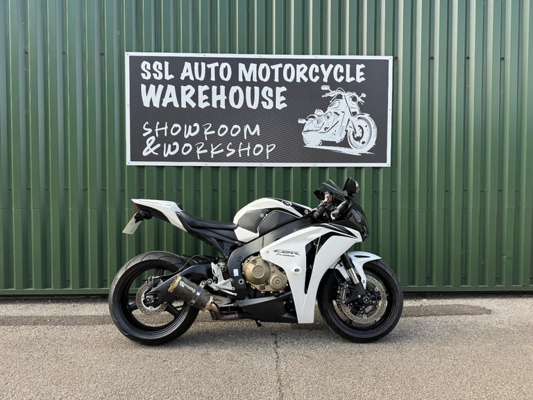 Honda CBR1000RR Fireblade 2008 White and Black 12k Miles Very Clean Bike 
