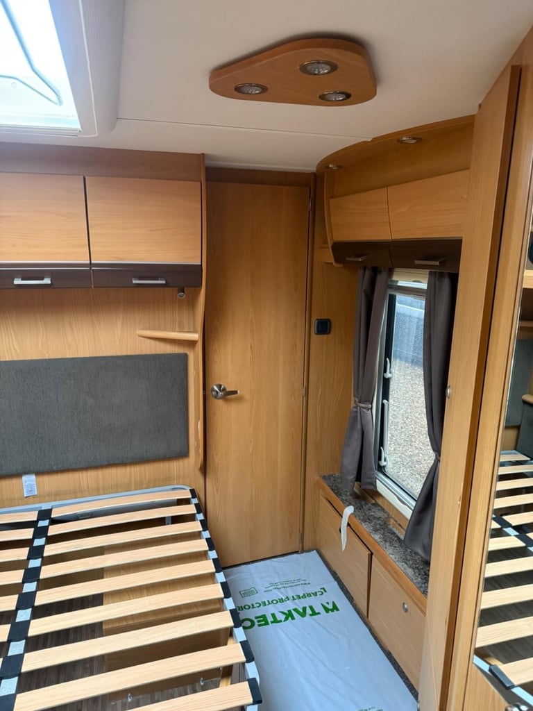 2011 Buccaneer Schooner Fixed bed end large washroom