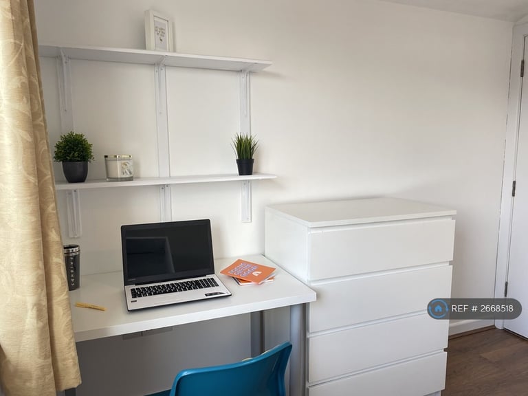 8 bedroom house in Nicander Road, Liverpool, L18 (8 bed) (#2668518)