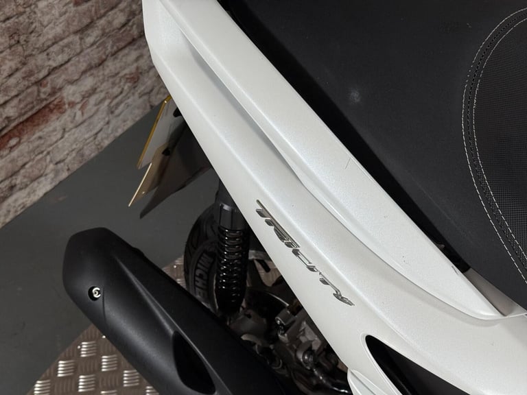 YAMAHA TRICITY - 2014 Petrol Automatic in White