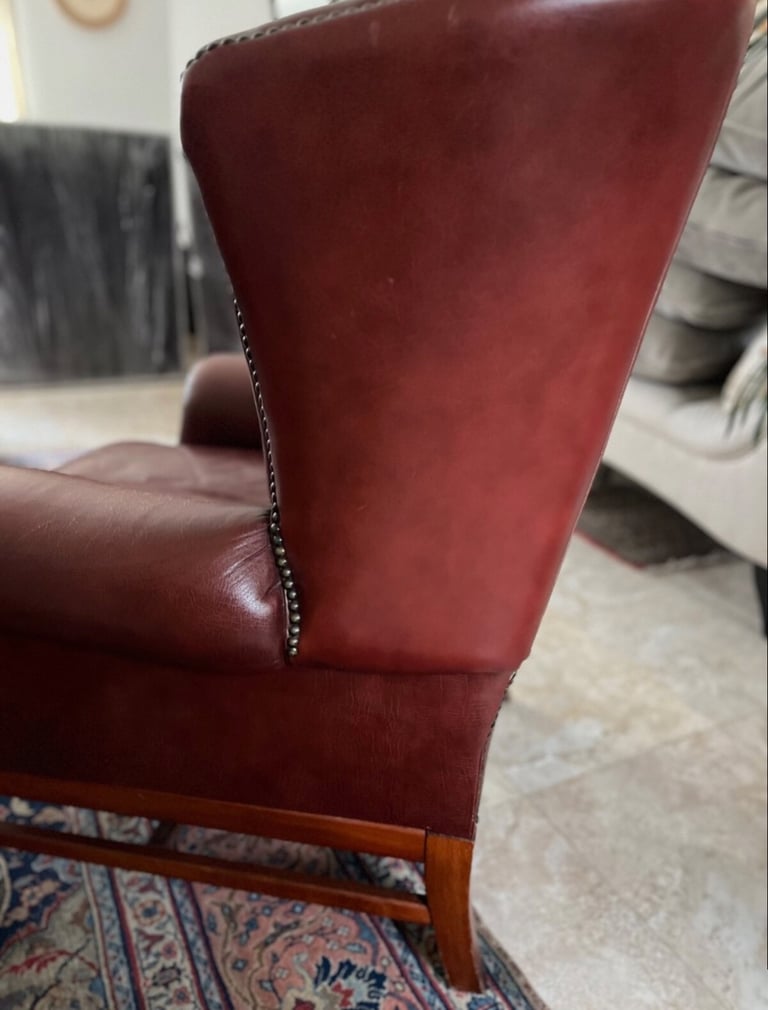 FINE VINTAGE CHESTERFIELD OXBLOOD LEATHER WING BACK MASTER ARMCHAIRS (PAIR) VGC