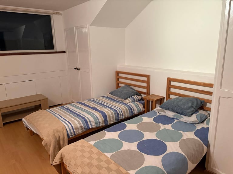 N20 3 BED HOUSE N20 and N11 New Southgate and Whetstone. Refurbished. Neutral Decor