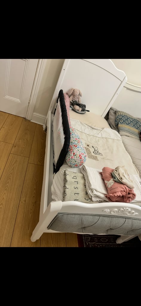 Mee-go Epernay Cot Bed with Mattress for Sale