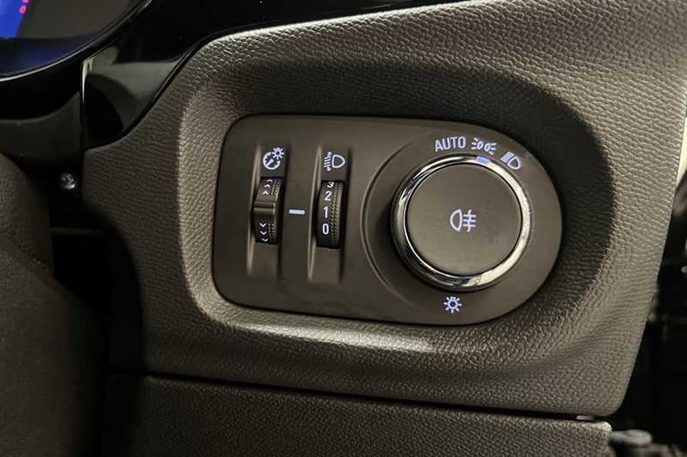 2025 Vauxhall Corsa 50kWh Yes Hatchback 5dr Electric Auto (136 ps) Hatchback Electric Automatic