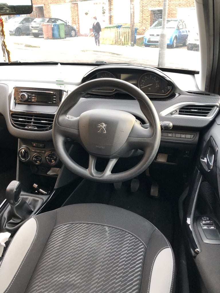 BEST OFFER PLEASE  Lady Driver Long MOT TILL OCT 2026 Peugeot, 2008,SUV/Hatchback