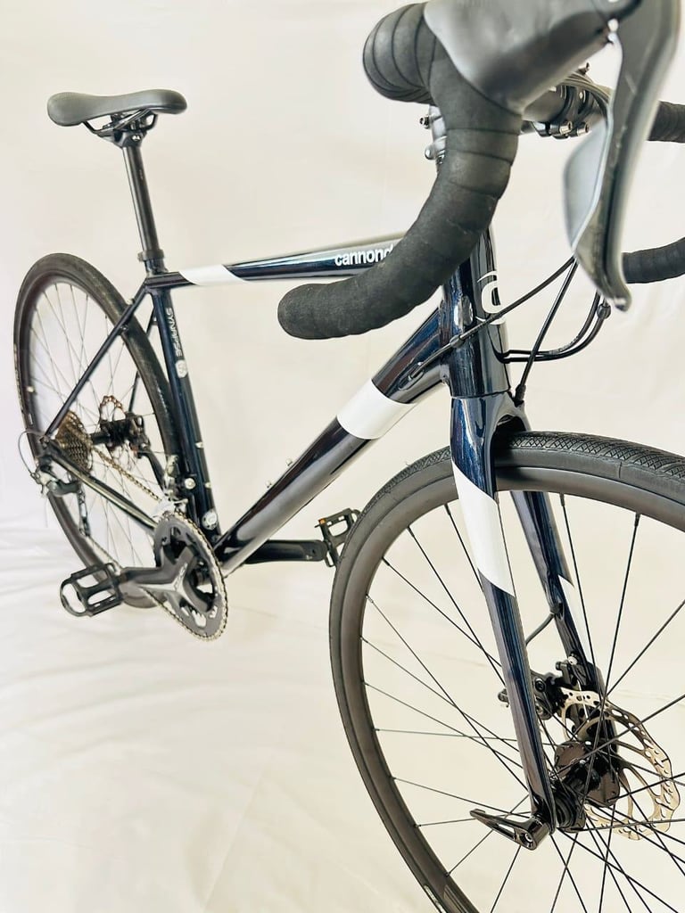 Virtually New CANNONDALE SYNAPSE Size/54 cm Road Bike MINT