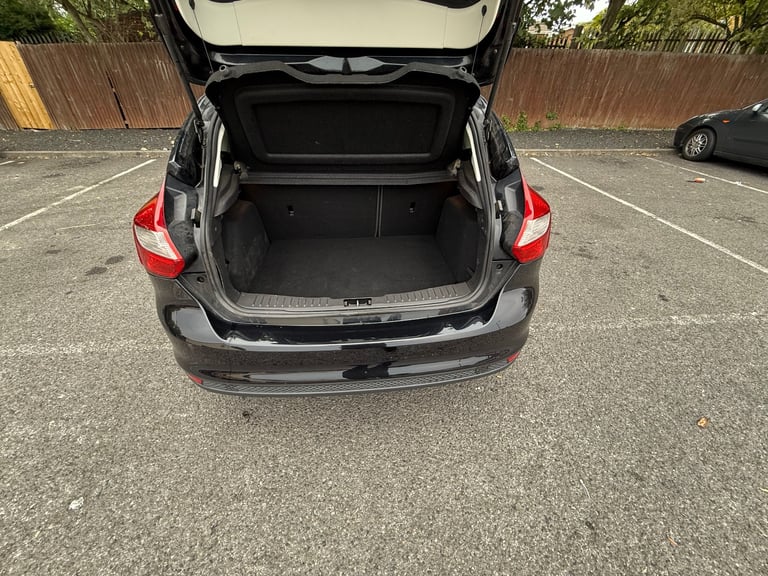 Ford, FOCUS, Hatchback, 2011, Manual, 1560 (cc), 5 doors