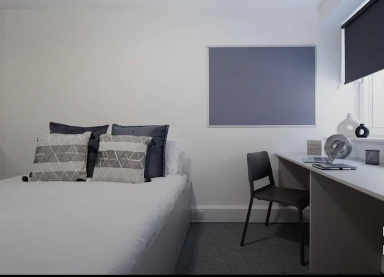 Ensuite student room in Sheffield center