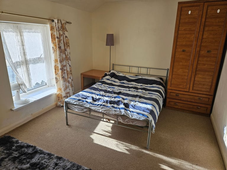 Double room in three-bedroom house