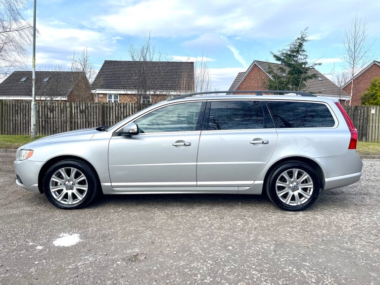 2009 Volvo V70 2.5 LE PETROL 4/B GRADE REVERSE CAMERA LOW MILLAGE Hatchback Petrol Manual