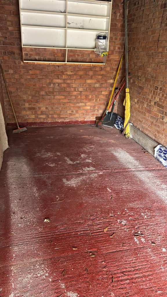 GARAGE TO RENT- WOLVERHAMPTON ROAD EAST, WV4 6BD, £90 A MONTH
