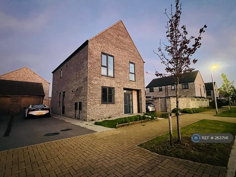 4 bedroom house in Albermarle Avenue, Kingswood, Hull, HU7 (4 bed) (#2637141)