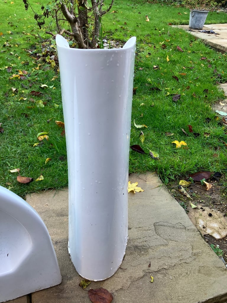 FREE White sink and pedestal