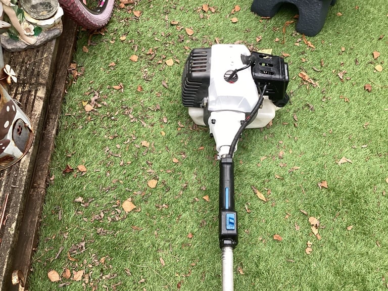 Petrol strimmer 