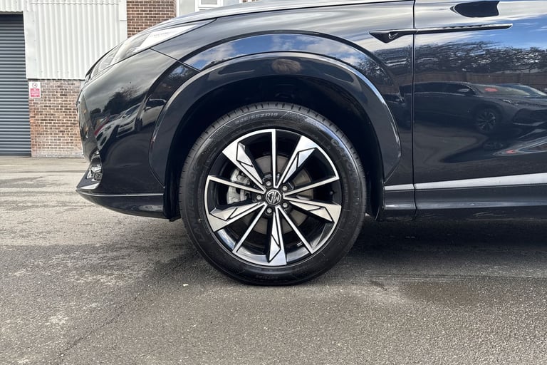 2025 MG MG HS 106287 Hatchback Petrol Automatic